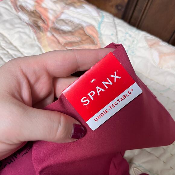 Spanx Women's Undie-tectable Seamless Tummy Control Thong Small NEW - Picture 5 of 9